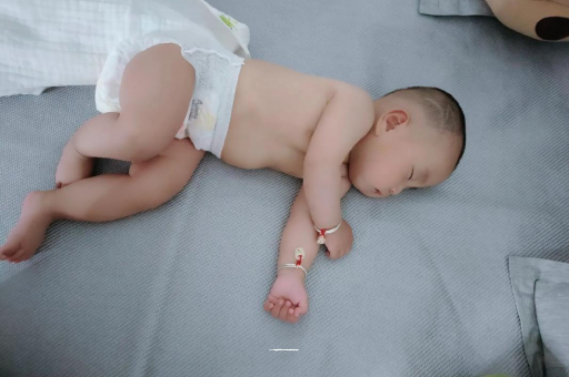 安阳三个月宝宝抬头不稳